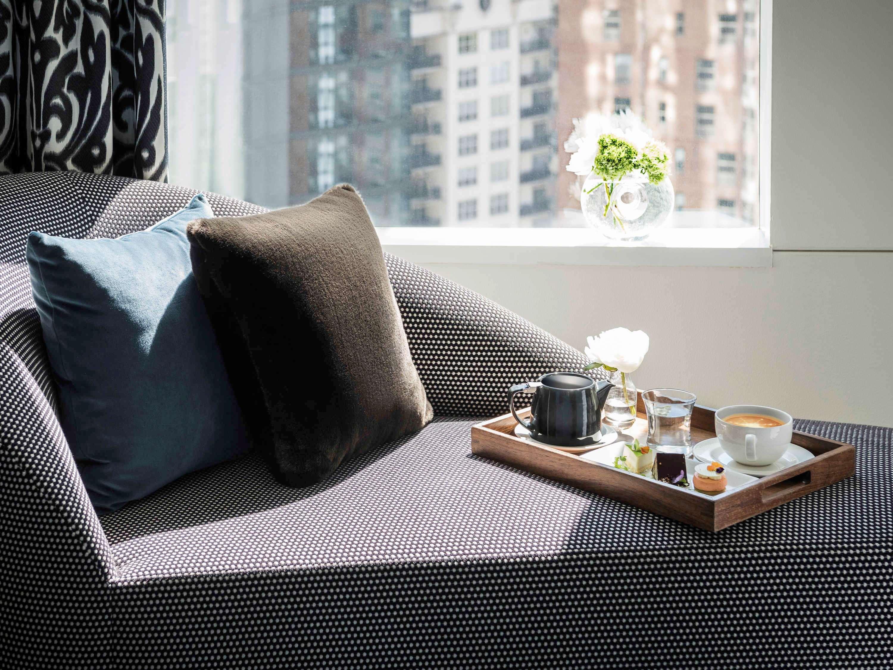 Sofitel Chicago Magnificent Mile Hotel Екстериор снимка A tea tray