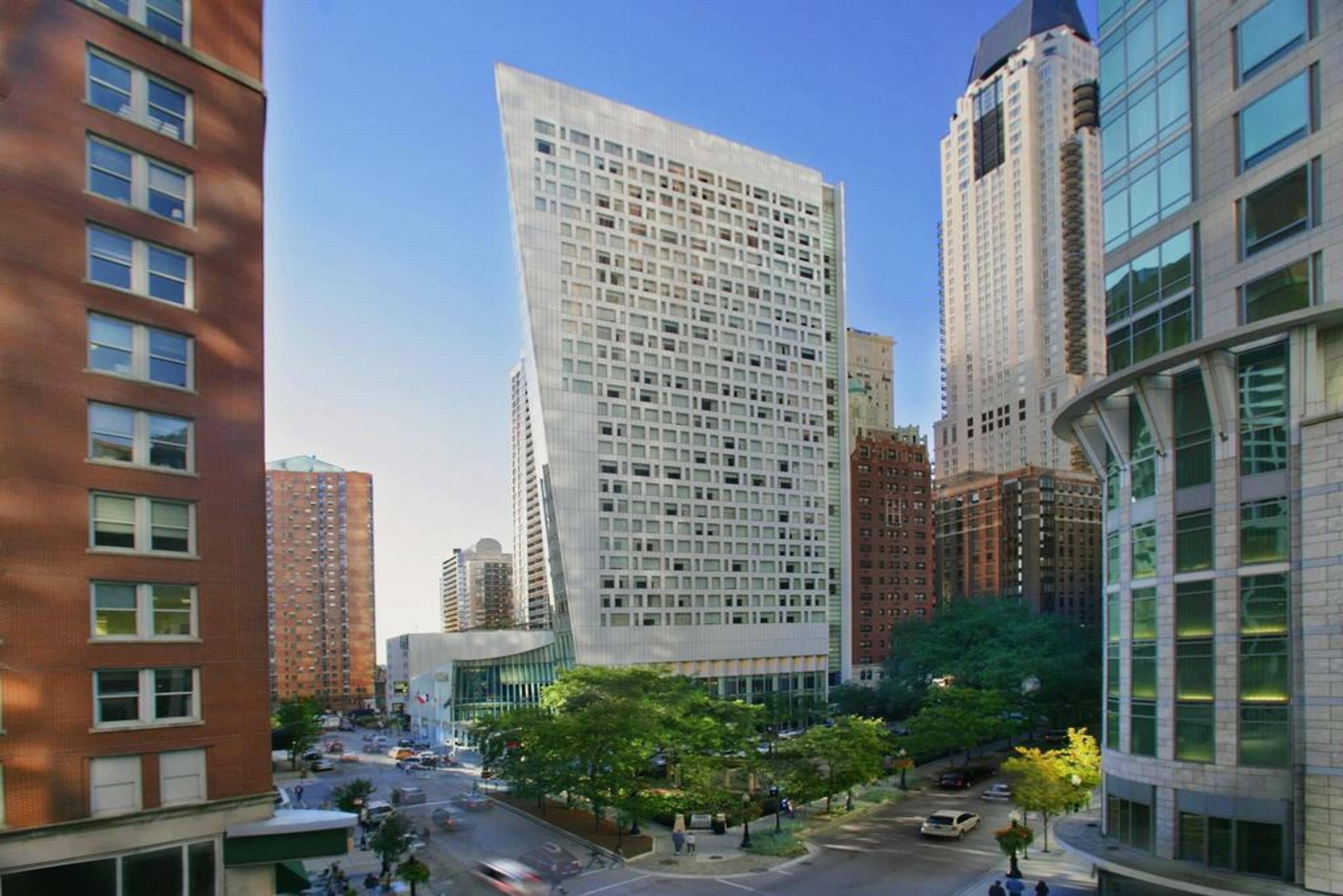 Sofitel Chicago Magnificent Mile Hotel Екстериор снимка The building in 2018